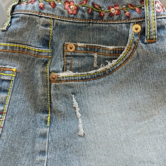 Vanilla Star mini jean flowered embroidered skirt - Picture 8 of 8
